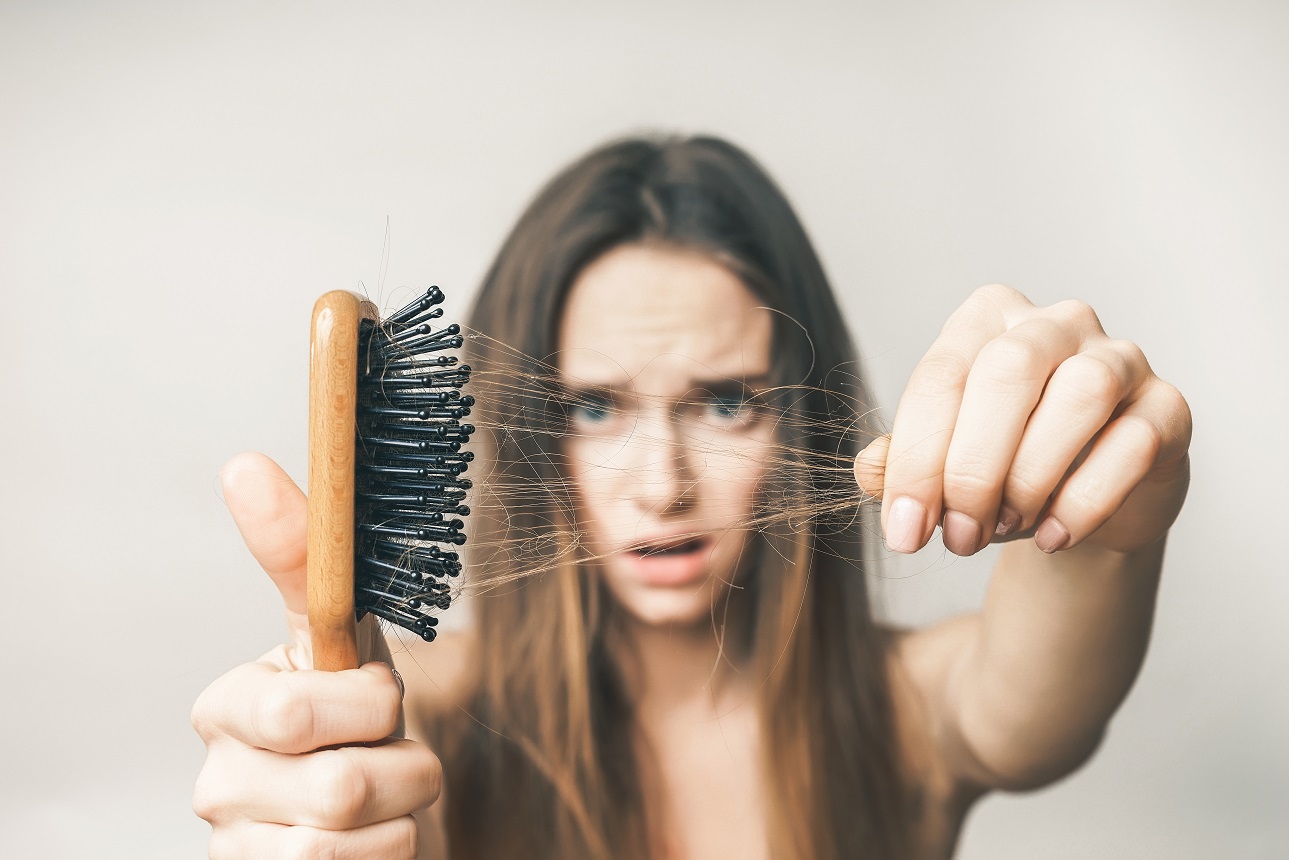 Wypadanie włosów – przyczyny i zapobieganie