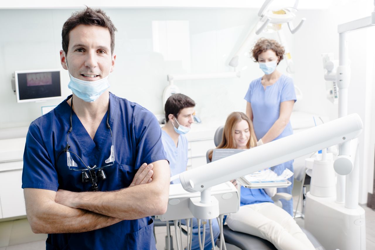 Zaopatrzenie gabinetu dentystycznego – co powinno się w nim znaleźć?