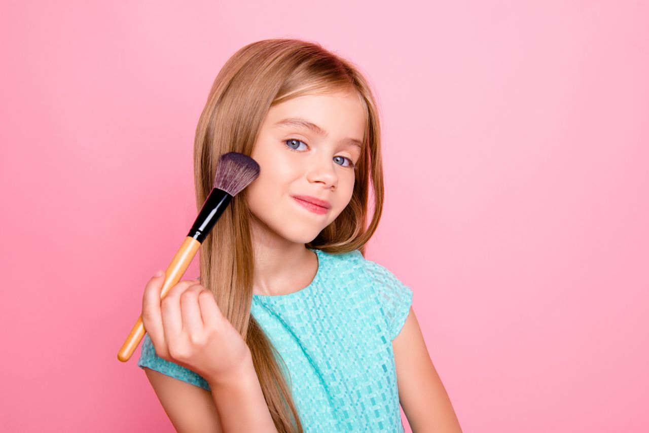 Kosmetyki do makijażu dla dzieci – czy to dobry pomysł?