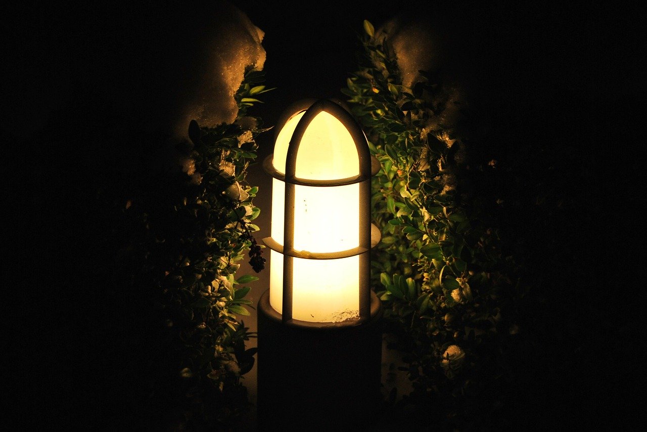 Idealna lampa do ogrodu – Wszystkie informacje, których potrzebujesz