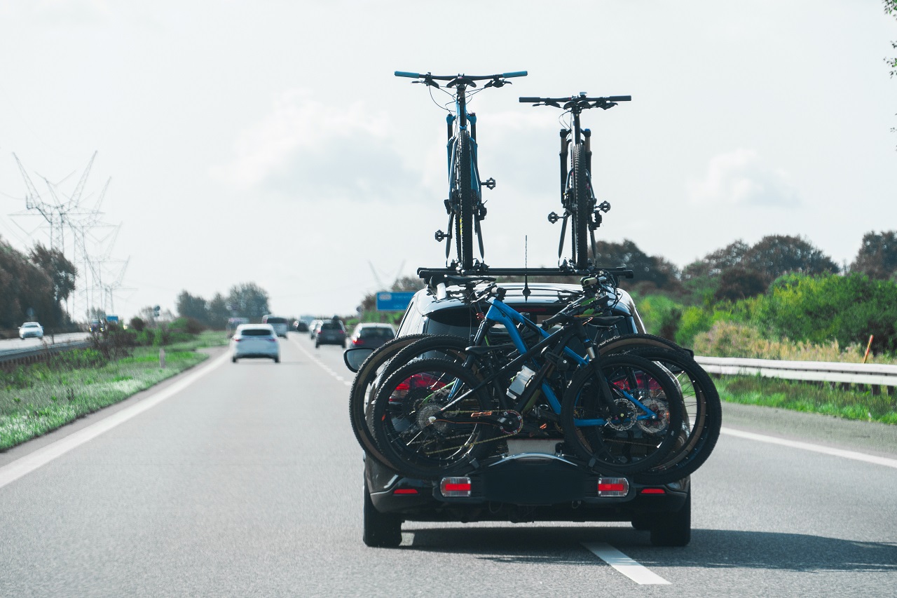 Bagażnik rowerowy na dach samochodu – jakie ma zalety?